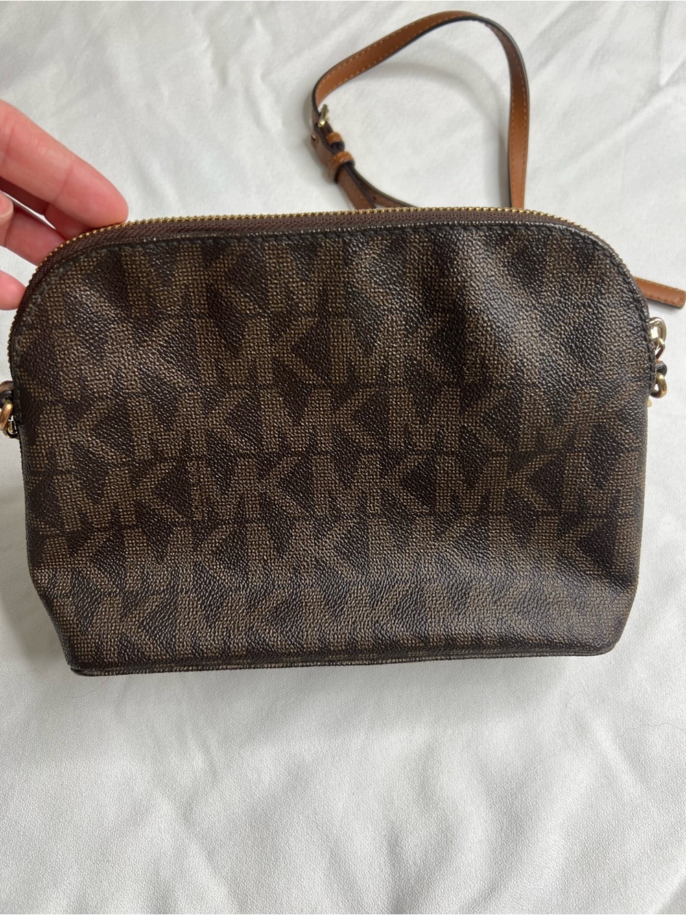 Michael Kors Cindy Signature
Logo Dome Crossbody Bag - Picture 3 of 12